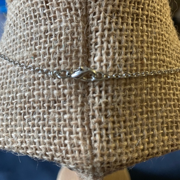 New Heart Locket Essential Oil Diffuser Necklace (oil not included) - Picture 7 of 9